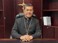 Obispo de Piedras Negras resalta alegría del Adviento con casulla rosa