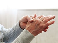 ¿Por qué el frío empeora el dolor en las articulaciones durante el invierno?