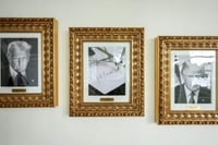 Placas en Casa Blanca ridiculizan a Biden y Obama, según prensa