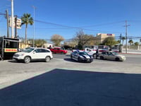 Conductora se pasa el alto y provoca choque en la colonia Santa Mónica