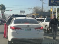 Presencia de limpiavidrios aumenta en cruceros de Monclova durante Navidad