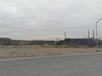 Rellenos irregulares invaden el cauce del río Monclova