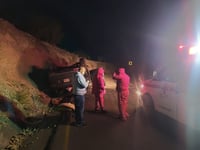 Texano resulta herido en volcadura en la autopista Premier