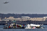 Gobierno de EU admite responsabilidad en choque aéreo en Washington