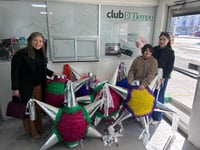 El Tiempo enciende la Navidad con piñatas en escuelas