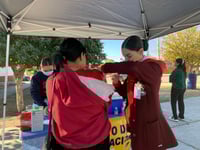 La Jurisdicción Sanitaria #3 llevó brigada de vacunación a la colonia Sarabia en Sabinas