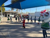 Viven alumnos de la Escuela Leona Vicario emotivo festival navideño