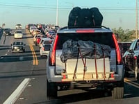Conexión México-EE. UU.: aumento de vehículos por caravana de paisanos