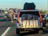 Conexión México-EE. UU.: aumento de vehículos por caravana de paisanos