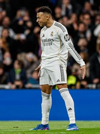 Real Madrid vence 2-0 al Sevilla con gol histórico de Mbappé