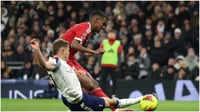 Liverpool vence 2-1 a Tottenham en partido clave de la Premier League