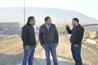 Alcalde supervisa avance de pavimentación en la colonia El Campanario