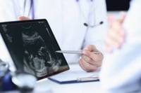 Puerto Rico convierte en ley polémico proyecto que reconoce al no nacido como persona