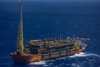 Tensión en Caribe y Mediterráneo sostiene precio del petróleo