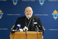 Obispos de Florida piden pausar redadas navideñas; Casa Blanca mantiene política