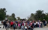 Niñas y niños de la Villa de Cloete disfrutan convivencia navideña