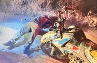 Motociclista cae en alcantarilla abierta en Múzquiz, Coahuila