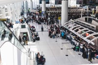 Gran tormenta de nieve afecta vuelos en aeropuertos de Nueva York