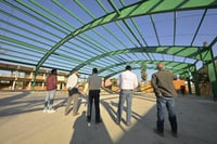 Carlos Villarreal supervisa obra del techo estructural en el CBTIS 36