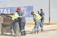 Servicios urbanos se refuerzan para mantener limpia a Monclova en temporada decembrina