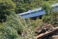 FGR abre investigación por descarrilamiento de tren en Oaxaca