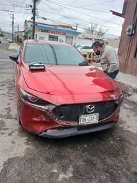 Colisión vehicular en la Zona Centro deja solo daños materiales