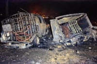 Explotan dos camionetas usadas para robo de combustible en poliducto de Hidalgo