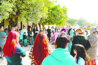 Vecinos protestan por cierre de paso peatonal lo atribuyen a Ferromex