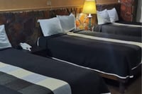 Empresario denuncia públicamente presunta extorsión de banco Azteca