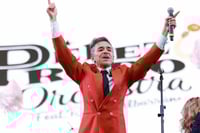 Vocalista de Café Tacvba llama 'terrorista' a Donald Trump durante concierto en CDMX