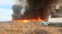 Voraz incendio consume relleno sanitario de San Buenaventura