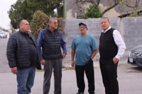 Alcalde Óscar Ríos Ramírez recorre colonia Sarabia de Nueva Rosita e instala luminarias LED