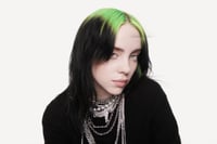 Billie Eilish estalla contra ICE tras muerte en redada migratoria