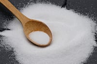 ¿Sabías que el azúcar puede ser tan dañino como la sal para tu presión?