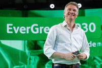 CEO de Heineken, Dolf van den Brink, deja su cargo por bajas ventas