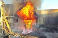 Incendio en bodega huachicolera deja casas y autos calcinados en Michoacán