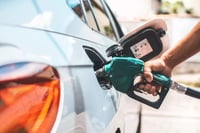 Gasolina en América Latina: países más caros y más baratos en 2026