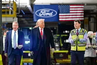 Insulta a Trump en planta de Ford y termina suspendido
