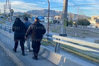 Reportan que hombre intentaba lanzarse de puente en Monclova; solo estaba desorientado