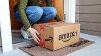 Amazon anticipa impacto de aranceles en precios y consumo