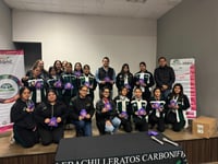 Secretaría de Salud de Coahuila entrega kits menstruales a alumnas de la región