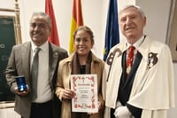 Alcalde de Cuatro Ciénegas recibe en Madrid la medalla de la Orden del Camino de Santiago