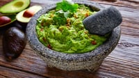 Aguacate más barato reduce el costo del guacamole rumbo al Super Bowl LX