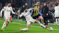 Edson Álvarez y Fenerbahce caen 1-0 ante Aston Villa en Europa League