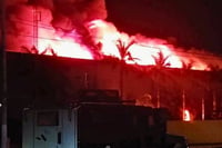 Mueren tres bomberos en incendio de maquiladora en Matamoros, Tamaulipas