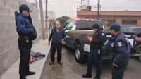 Adulto mayor es auxiliado en vía pública, pero rechaza apoyo