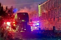 Explosión de pipa con gasolina en Querétaro deja un muerto
