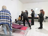 AIC lleva pan y chocolate a albergados en Monclova