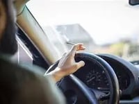 Autoridades aplicarán sanciones por consumo de tabaco en taxis y transporte urbano