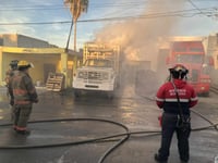 Camión cargado con cartón se incendia en la colonia Pípila